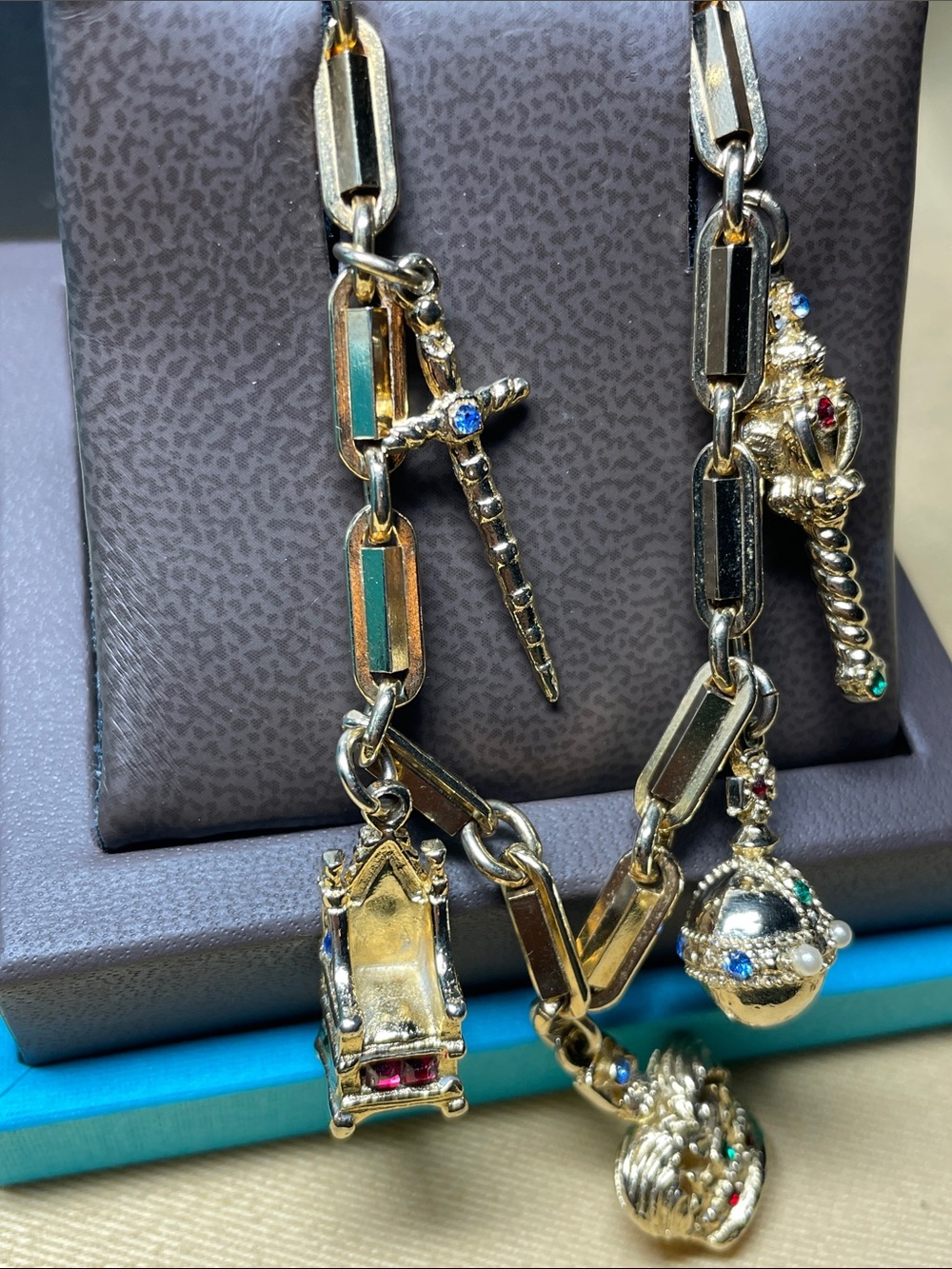 Rare Vintage Coro GoldTone Charm Bracelet Coronation/Royal Inspired Like New - Picture 13 of 16